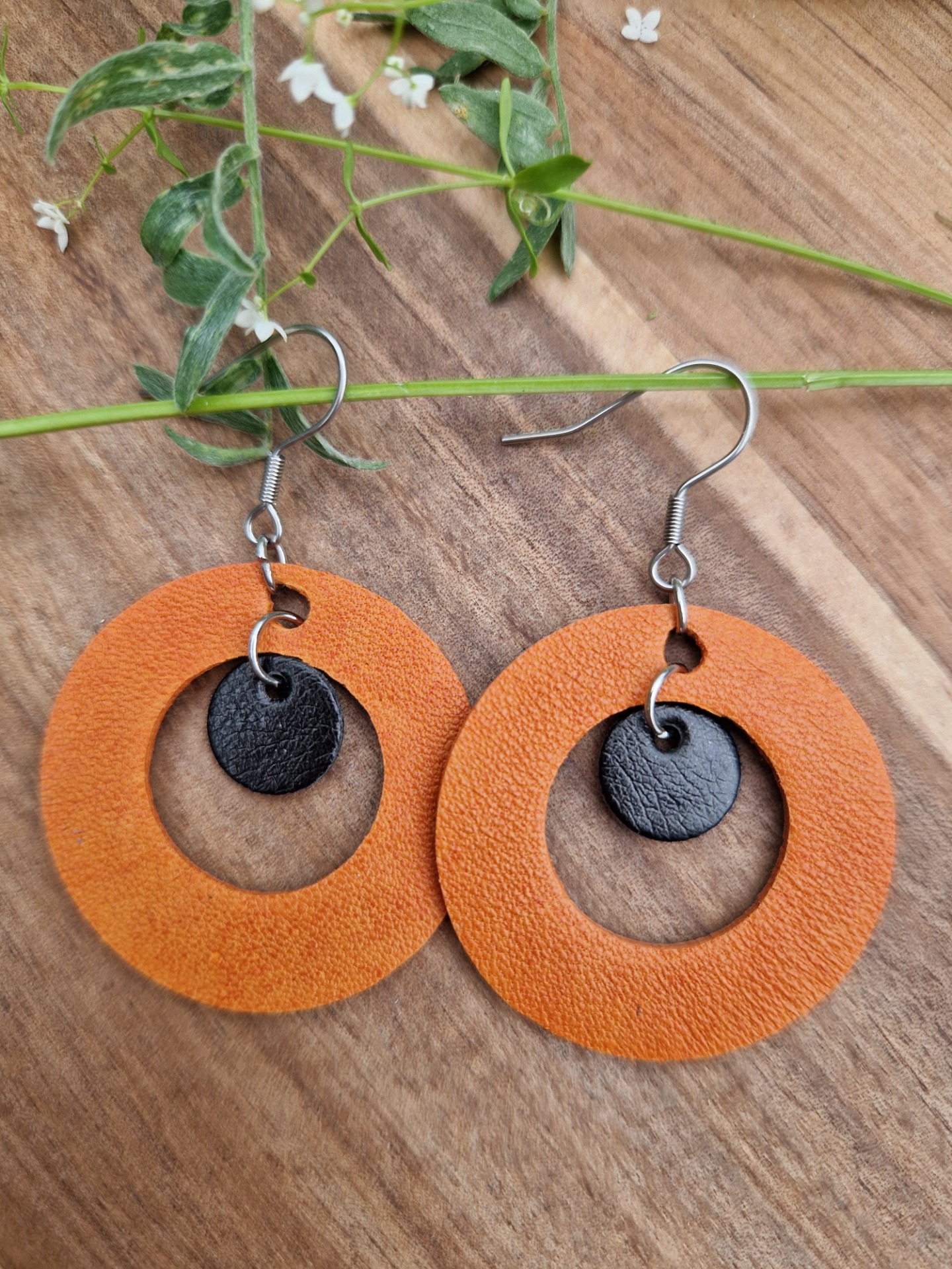 Oranssi on oikeaa nahkaa